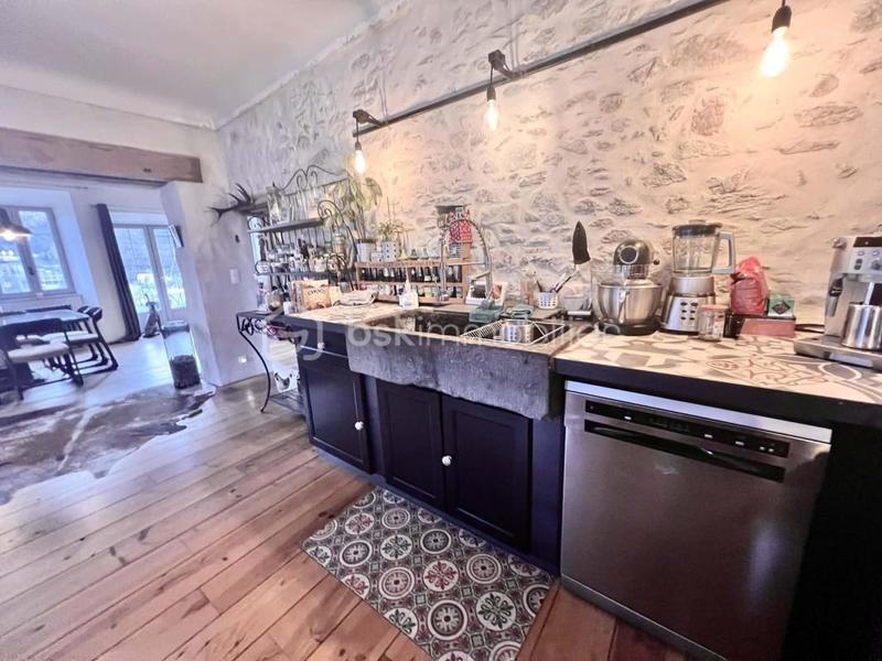 Demeure - 157 m² - 5 pièces