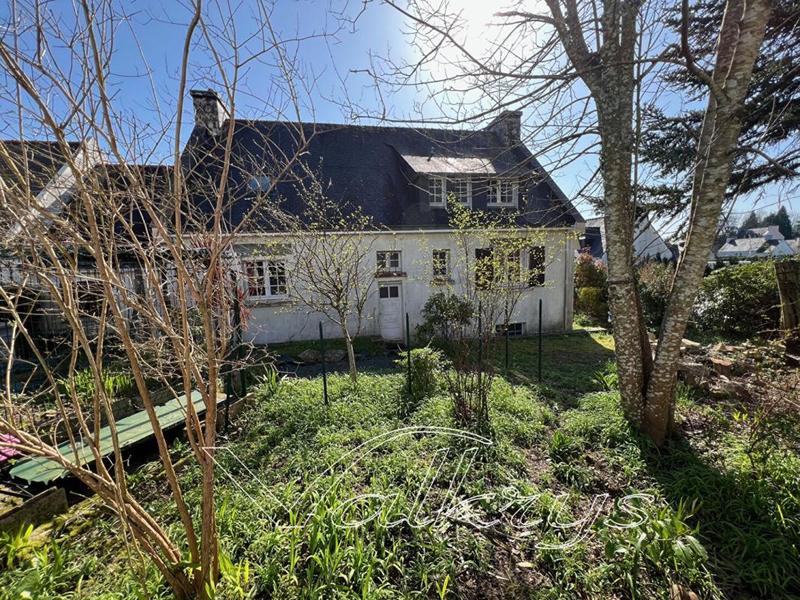 Maison - 180 m² - 10 pièces