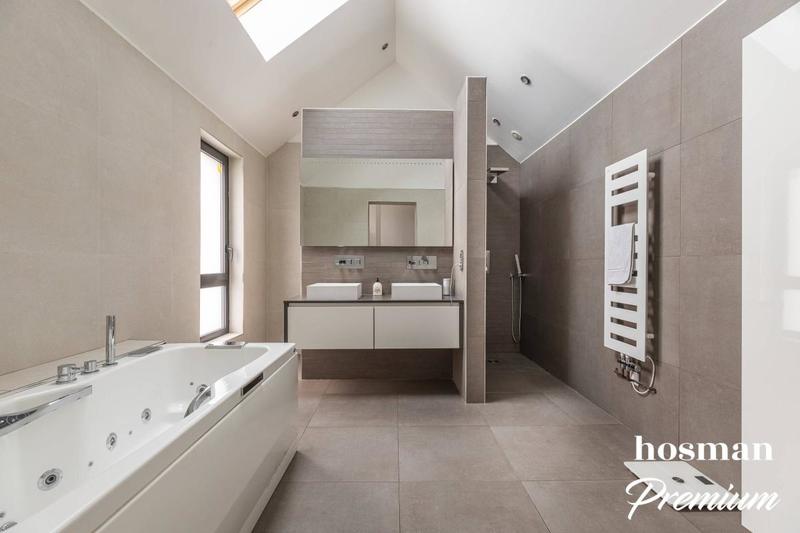 Maison - 290 m² - 6 pièces