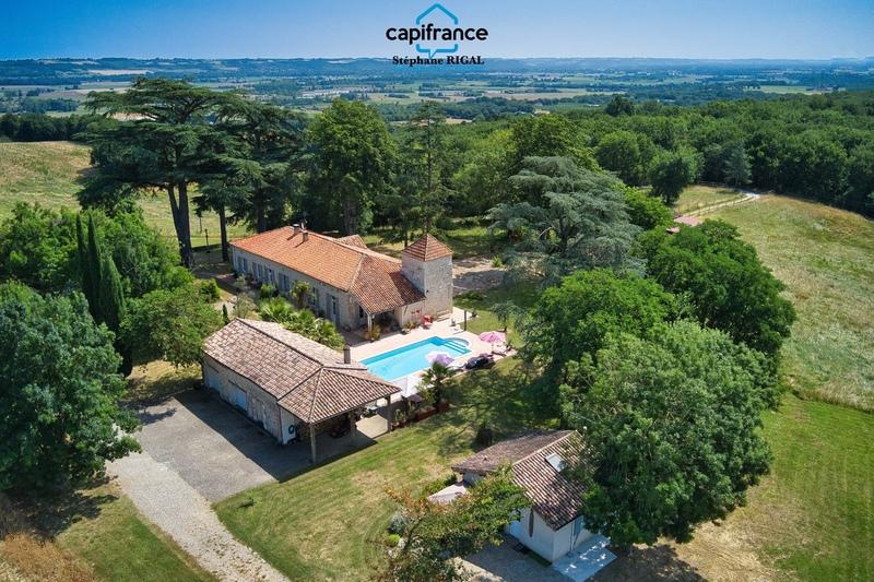 Propriété - 210 m² - 14 pièces