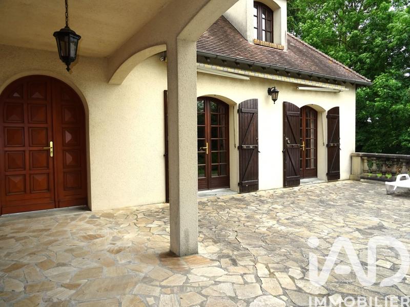 Maison - 205 m² - 9 pièces