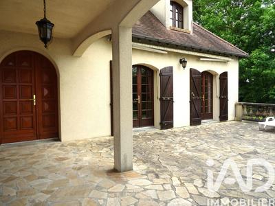 Maison - 205 m² - 9 pièces