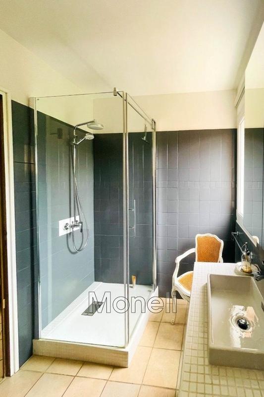 Propriété - 350 m² - 9 pièces