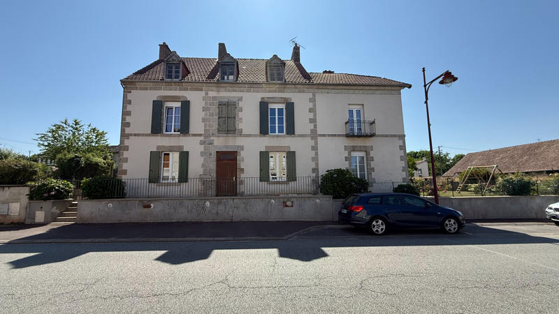 Maison - 256 m² - 10 pièces