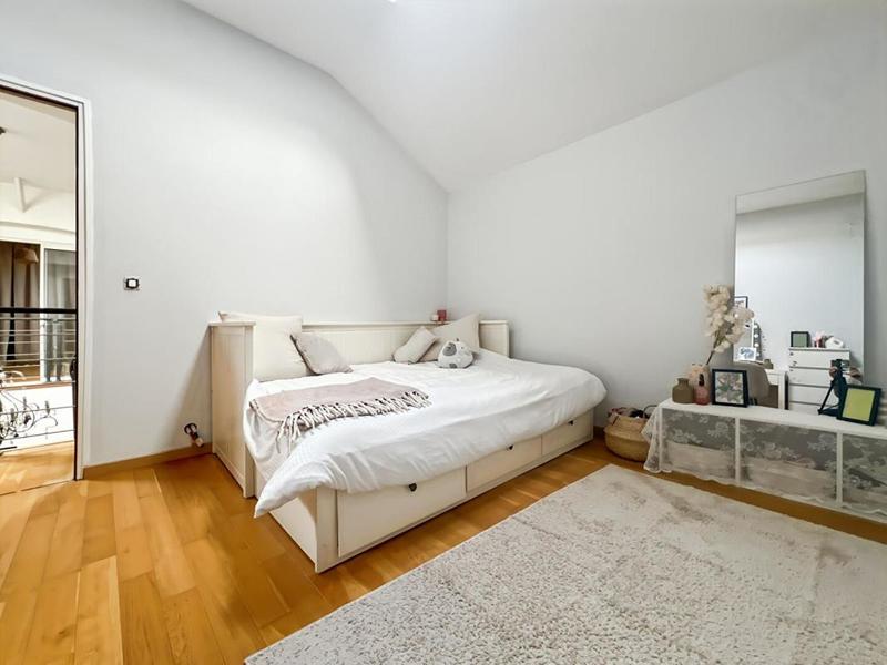 Loft - 345 m² - 8 pièces