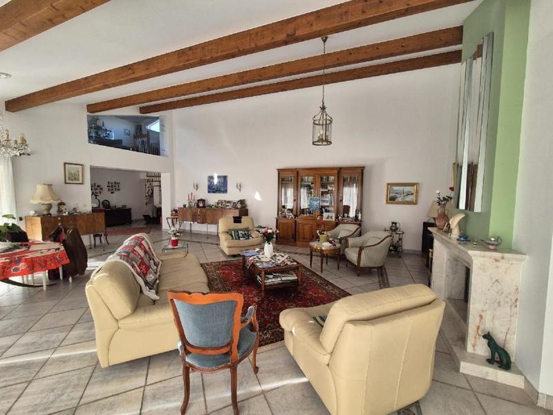 Maison - 245 m² - 5 pièces