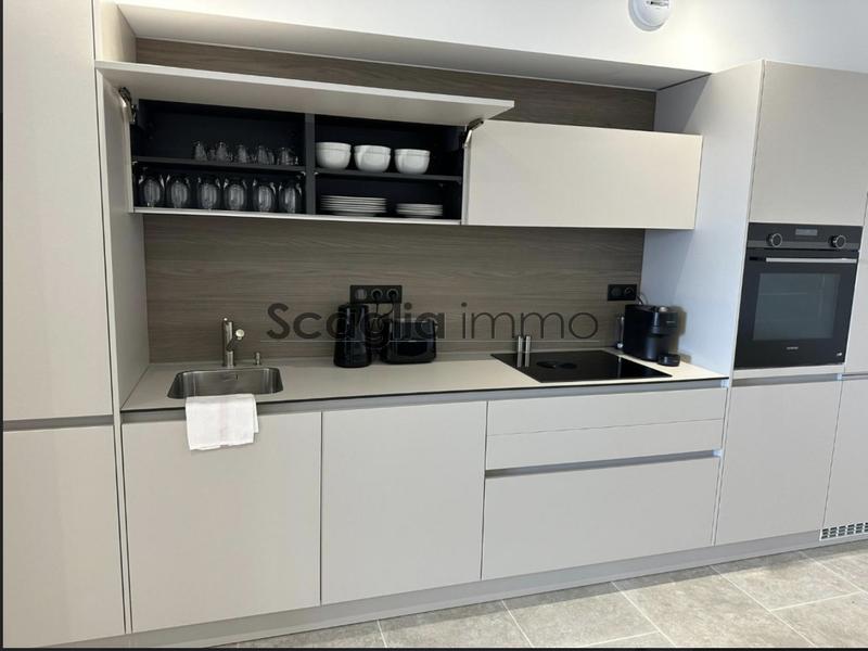 Appartement - 85 m² - 3 pièces