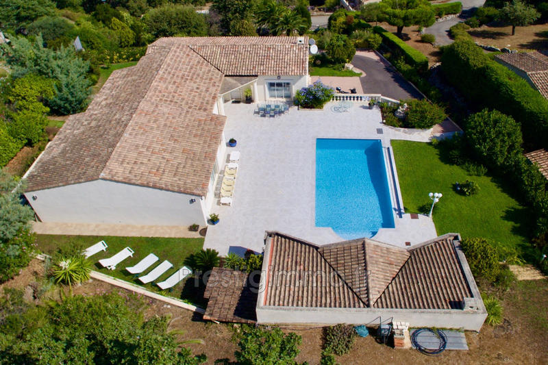 Maison - 280 m² - 8 pièces