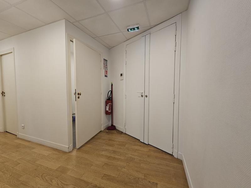 Bureau - 101 m² - 5 pièces