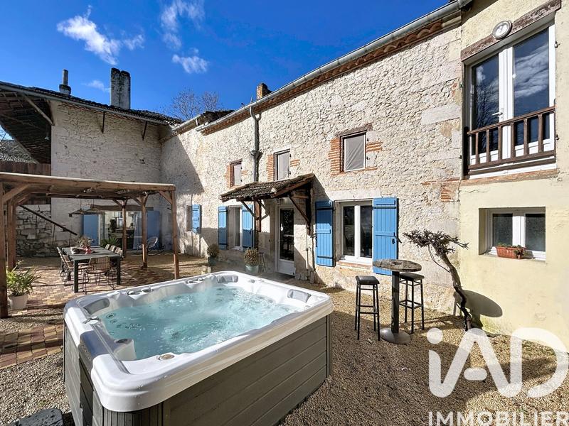 Maison - 465 m² - 15 pièces