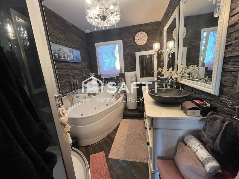 Maison - 180 m² - 8 pièces