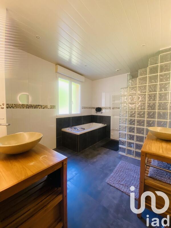 Maison - 400 m² - 8 pièces