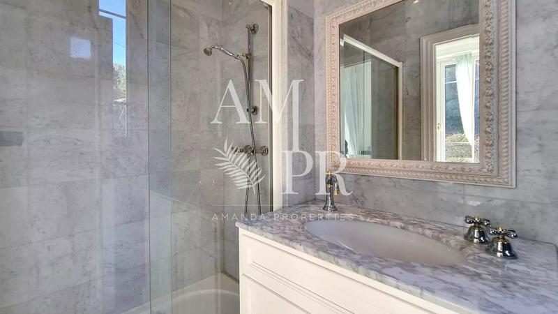 Villa - 350 m² - 8 pièces