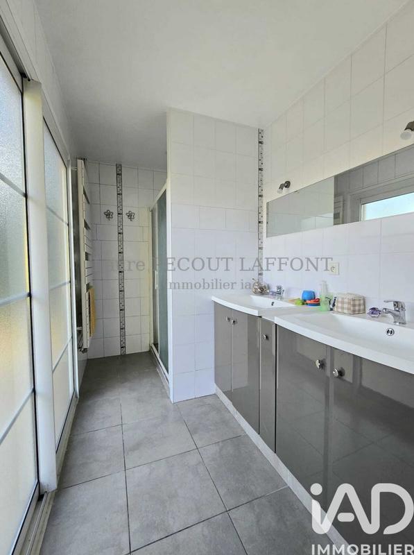 Maison - 214 m² - 7 pièces