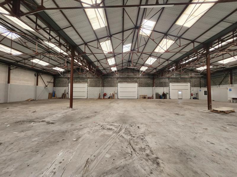 Entrepôt - 3 600 m² - 1 pièce