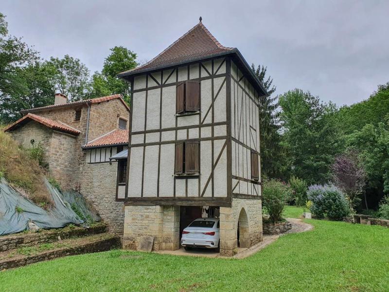 Maison en pierre - 251 m² - 8 pièces