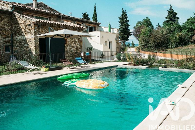 Maison - 750 m² - 24 pièces