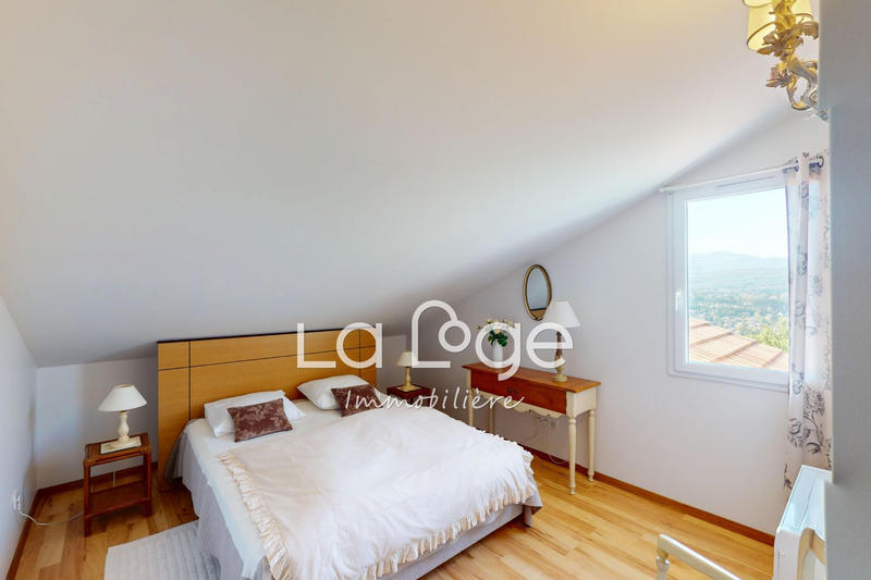 Maison - 195 m² - 7 pièces