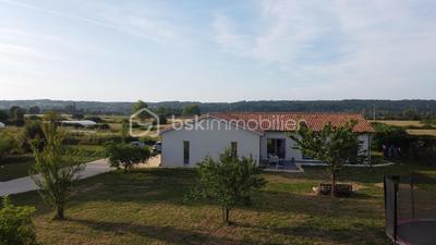 Maison - 207 m² - 5 pièces