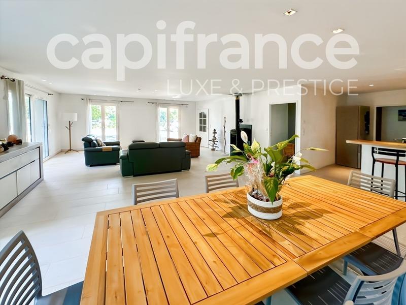 Propriété - 351 m² - 12 pièces