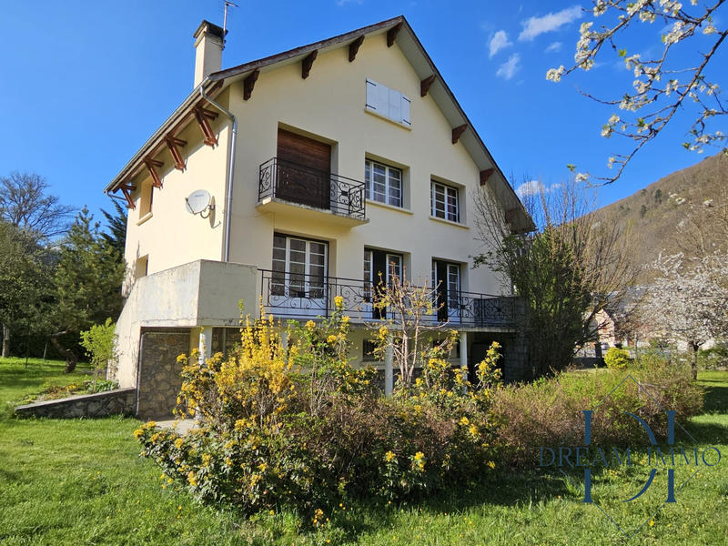 Maison - 240 m² - 10 pièces