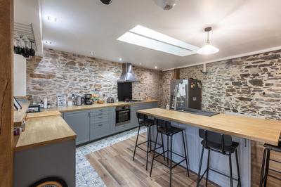 Maison - 220 m² - 6 pièces