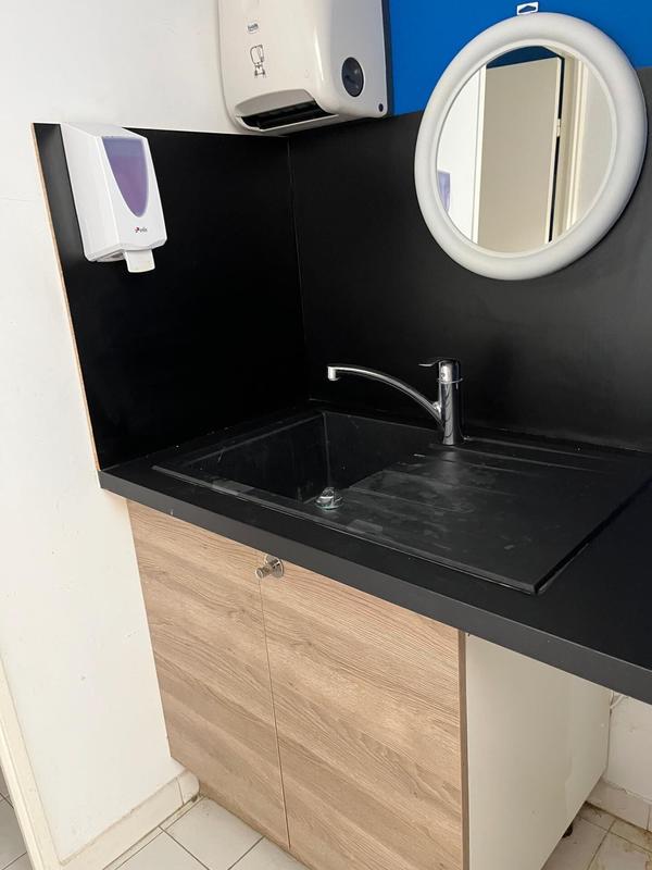 Local commercial - 97 m² - 3 pièces