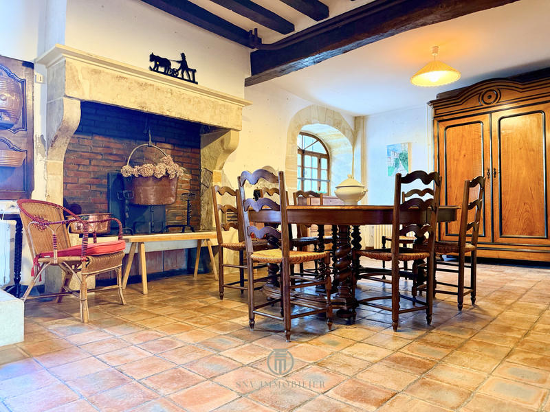 Maison - 317 m² - 13 pièces