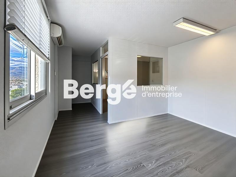 Bureau - 80 m² - 4 pièces