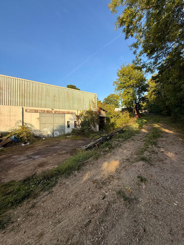 Parking / Garage - 980 m²