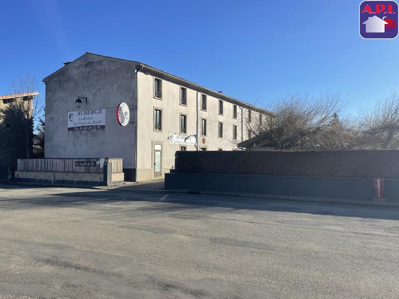 Propriété - 1 252 m² - 38 pièces