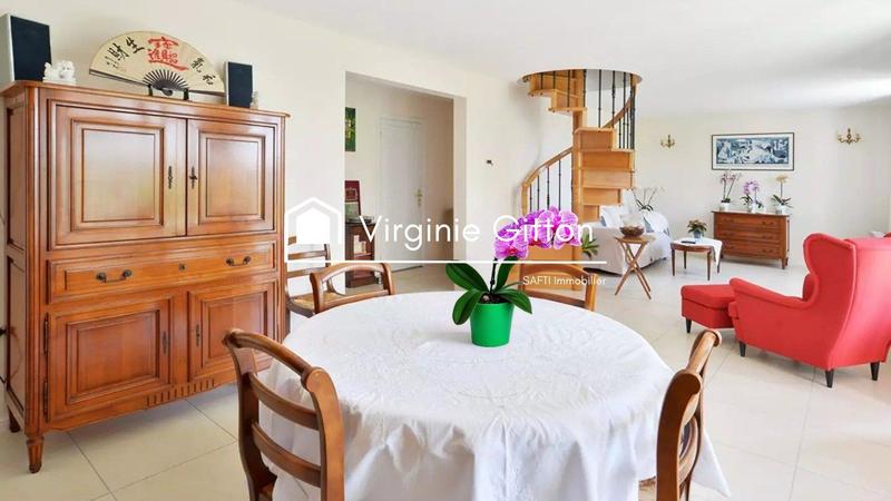 Maison - 107 m² - 4 pièces