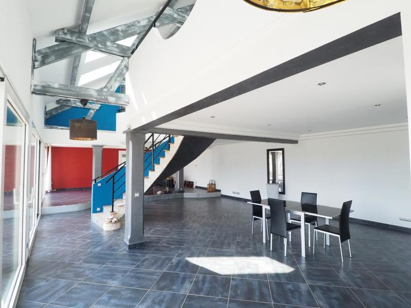 Propriété - 245 m² - 5 pièces