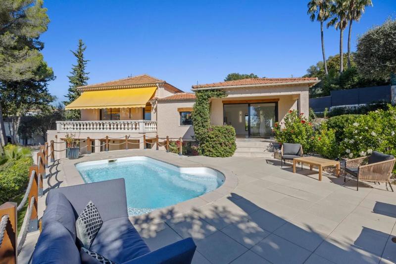 Villa - 204 m² - 6 pièces