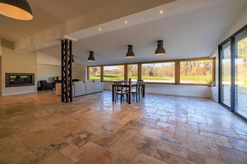 Maison - 302 m² - 8 pièces