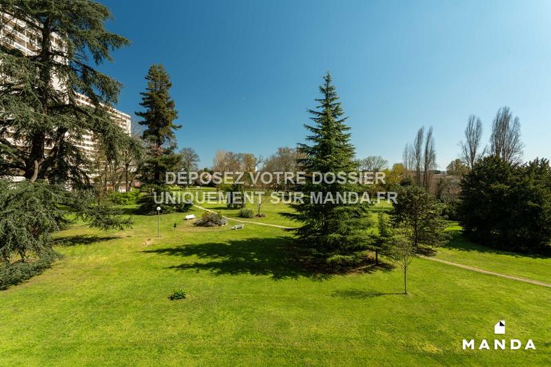 Chambre - 9 m² - 5 pièces