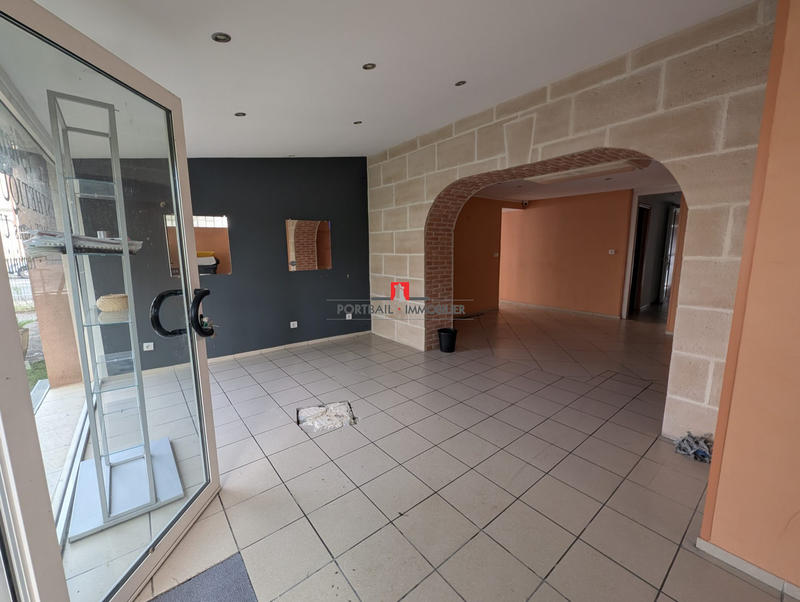 Local commercial - 130 m² - 5 pièces