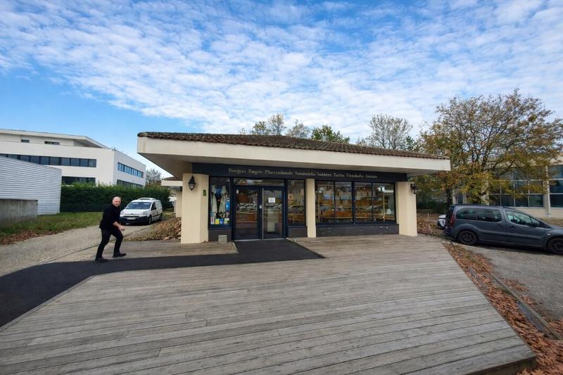 Local d'activité / Entrepôt - 196 m²