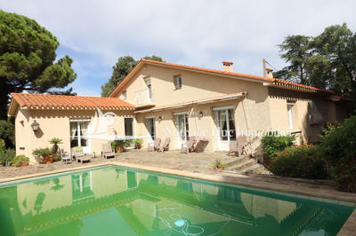 Villa - 216 m² - 6 pièces