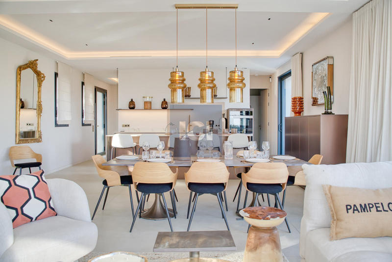 Villa - 268 m² - 6 pièces