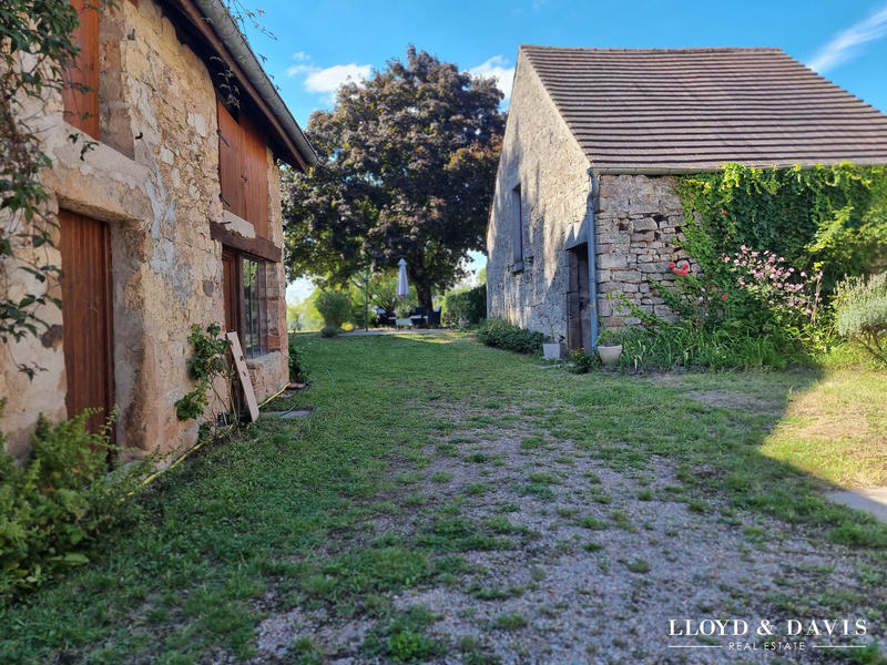 Maison - 230 m² - 13 pièces