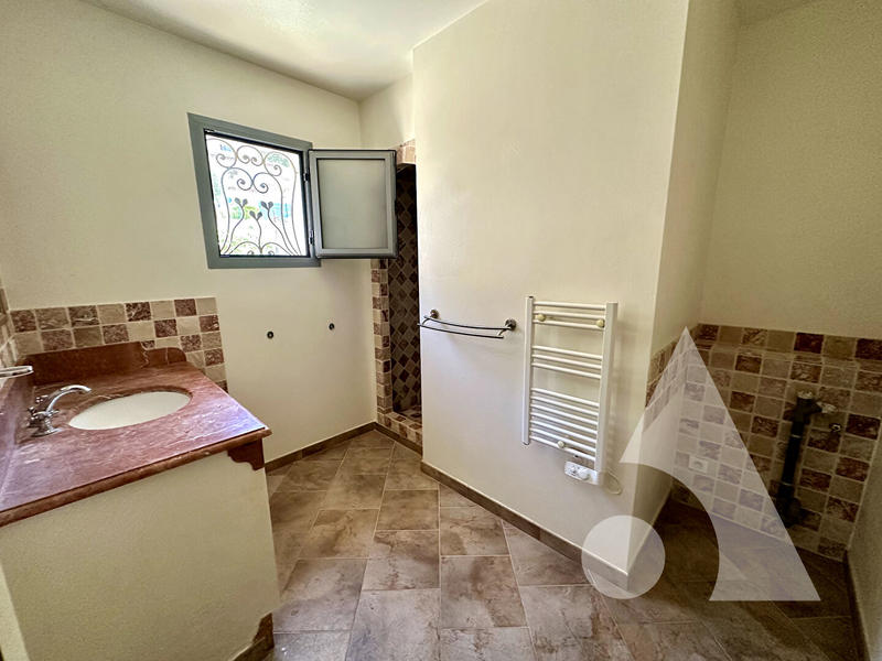 Maison - 226 m² - 8 pièces