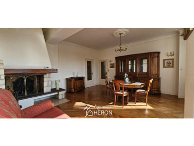 Propriété - 209 m² - 8 pièces