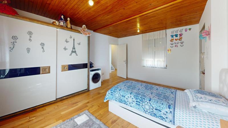 Maison - 310 m² - 8 pièces