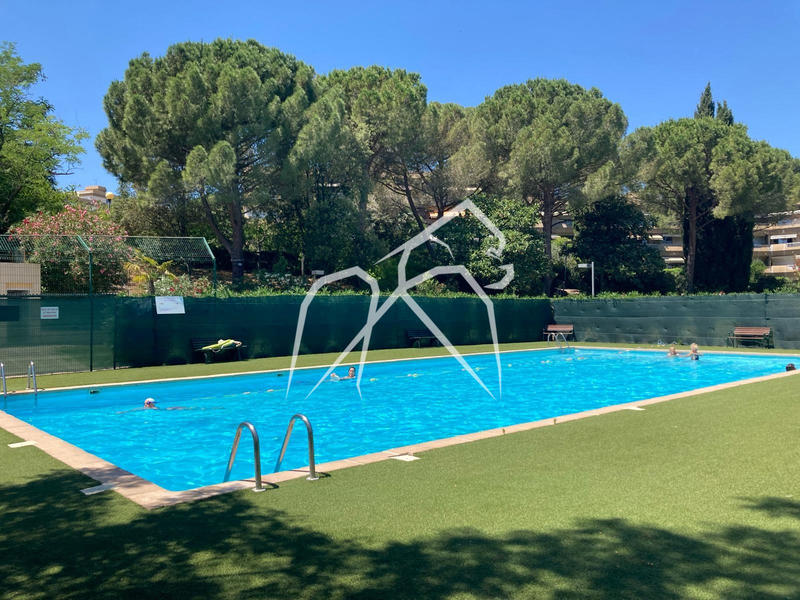 Appartement - 100 m² - 4 pièces