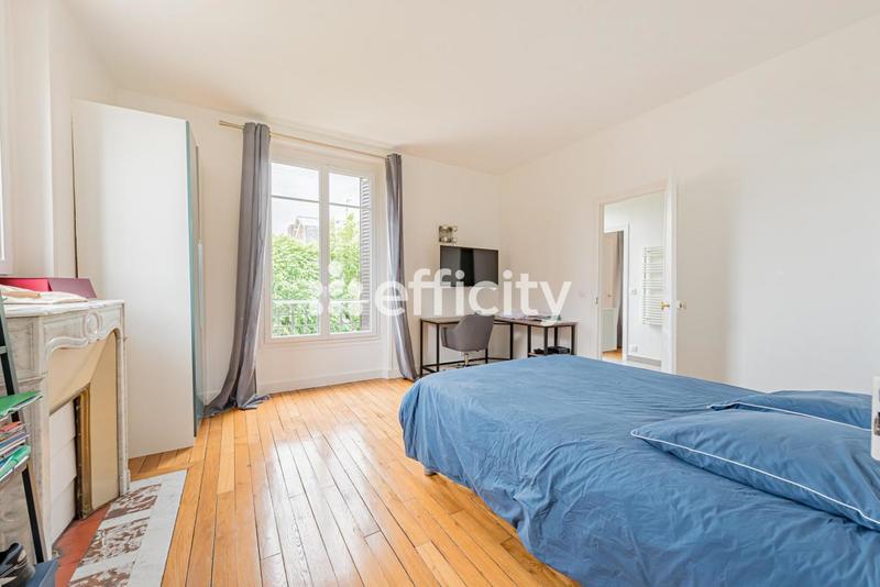 Maison - 232 m² - 9 pièces