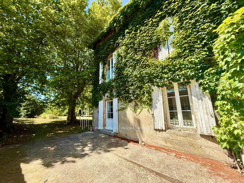 Propriété - 163 m² - 9 pièces