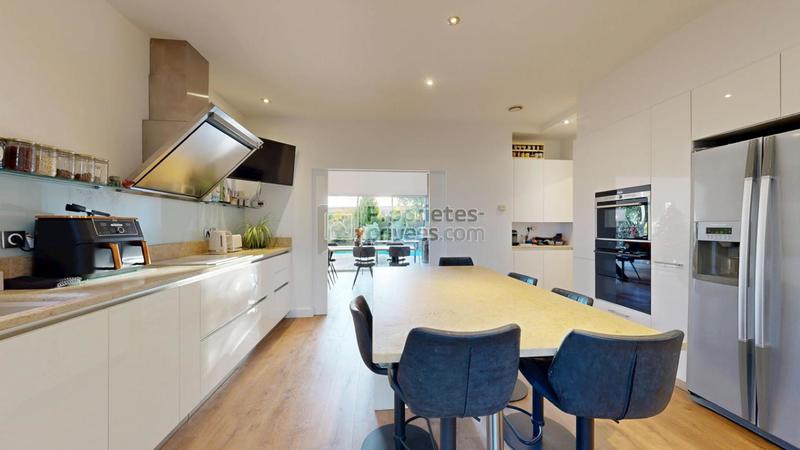 Maison - 258 m² - 8 pièces