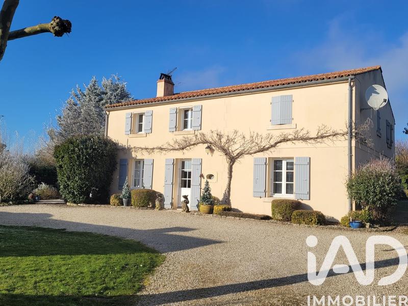 Maison - 170 m² - 9 pièces