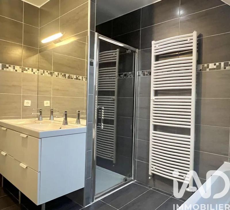 Maison - 92 m² - 5 pièces